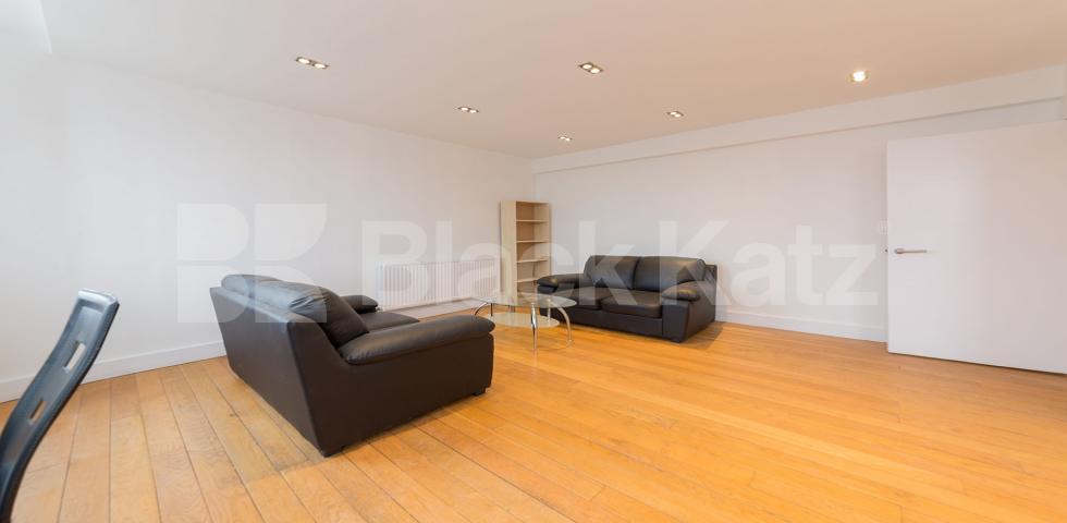 			2 Bedroom, 1 bath, 1 reception Flat			 Chapel Market, N1, ANGEL-ISLINGTON